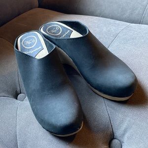 No. 6 Store black leather wedge clogs 39